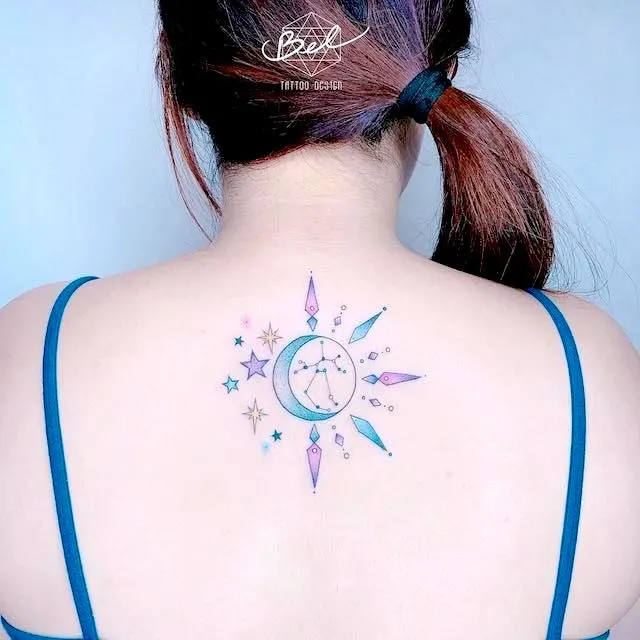 A stunning watercolor tattoo in the back by @bel_tattoo
