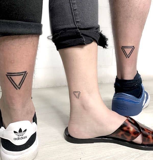 Minimalist triangle tattoos for brothers and sisters by @art.criss- Stunning unisex matching tattoos for siblings