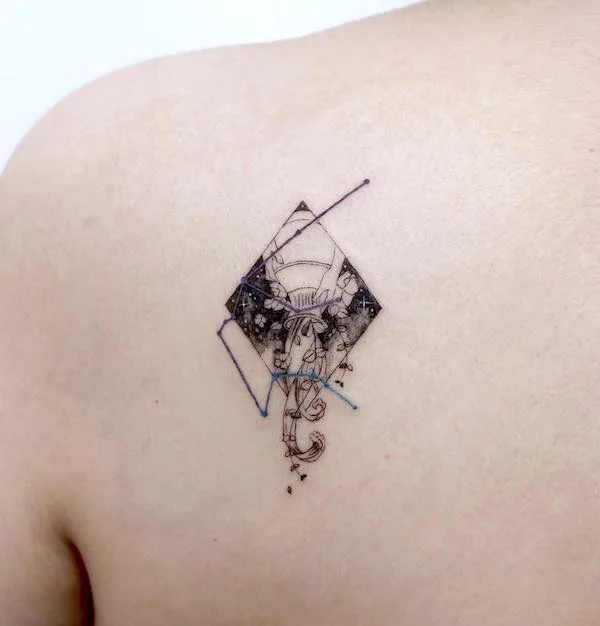 An upside-down vessel tattoo on the shoulder blade by @tattooist_sigak