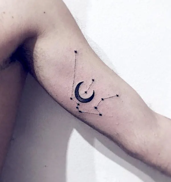 A constellation bicep tattoo for Aquarius men by @claudiablont_tattoo