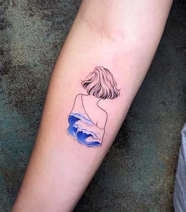 Don't look back - a minimalist colored tattoo by @tattooist_tramolive