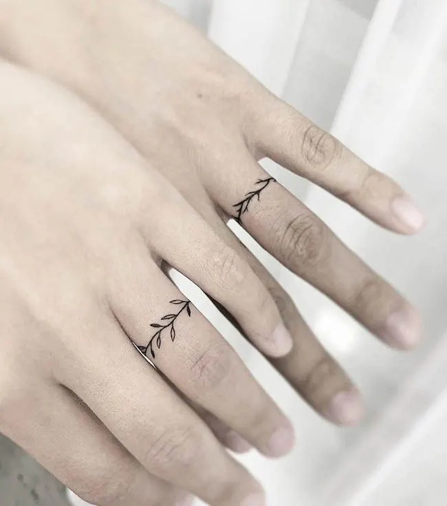 Minimalist matching vine tattoos by @5e_tattoo - Matching finger tattoos for couples