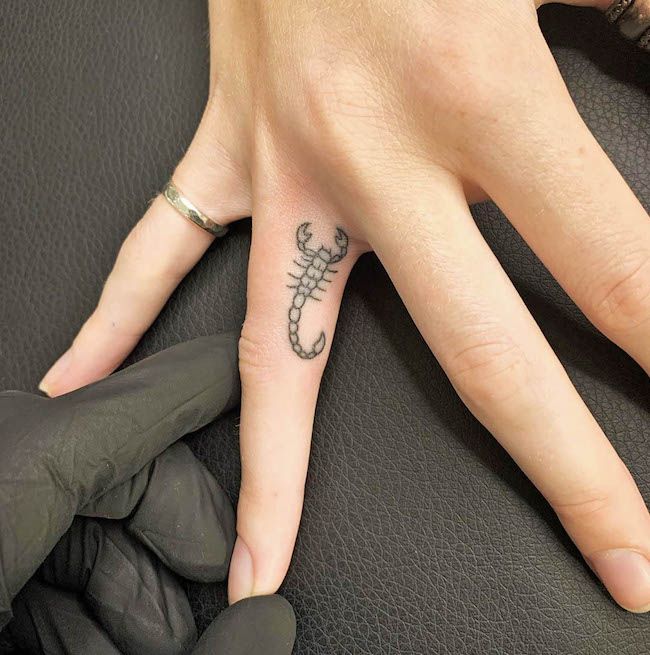 Dagger tattoo on the fingers  Tattoogridnet