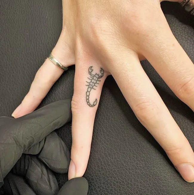 30 Awesome Finger Tattoos Men Inspirations & Designs | Fashionterest