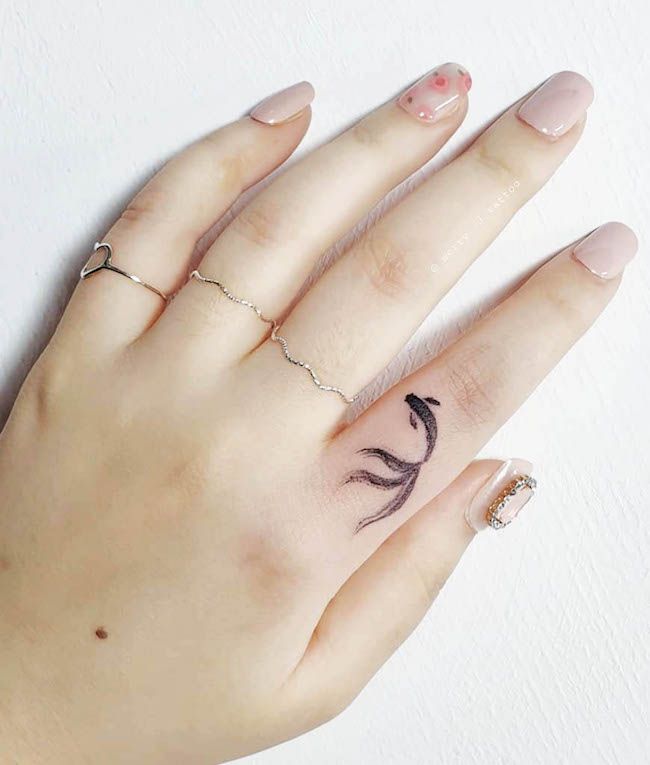 So you like fine line finger tattoos? You NEED TO KNOW this before getting  one. - Estefania's Art