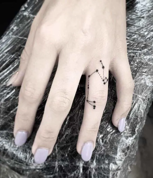 A constellation tattoo on the finger by @skyejohnstattoo - Bold statement finger tattoos