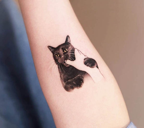 The biting cat by @pettattoo.salmon- Stunning realistic cat tattoos