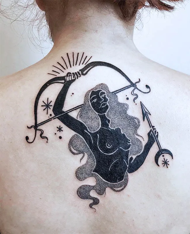 A stunning blackwork archer tattoo on the back by @noircharbon
