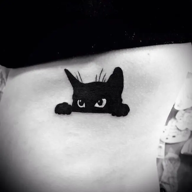 The peeking cat by @mr.toczek  -unique cat tattoo ideas