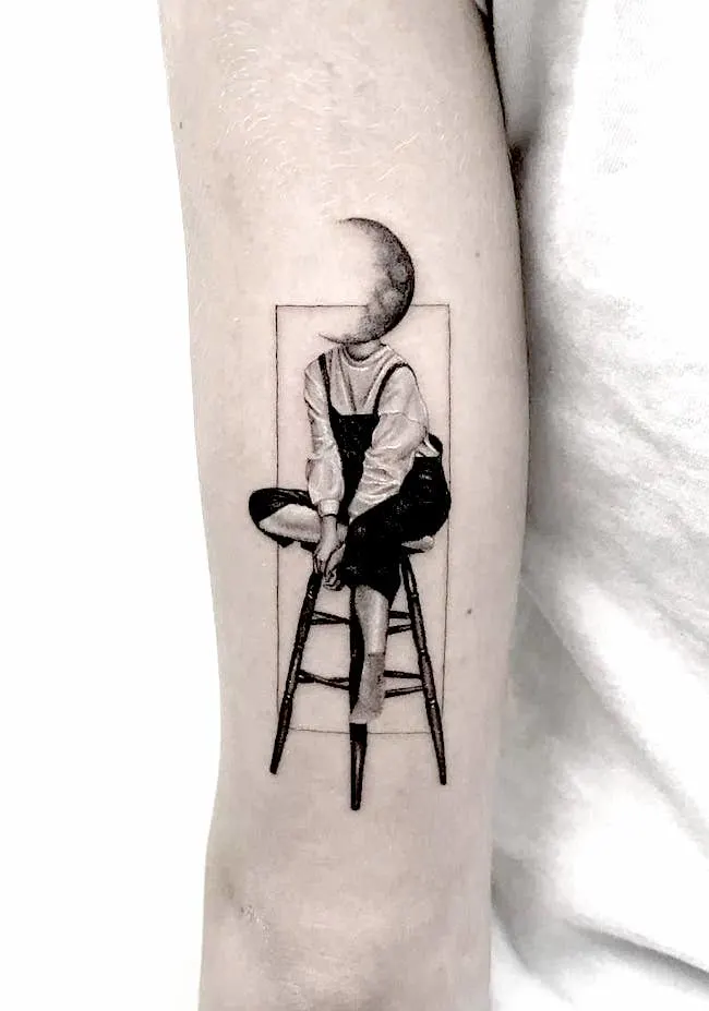 An artistic arm tattoo by @maya_gat