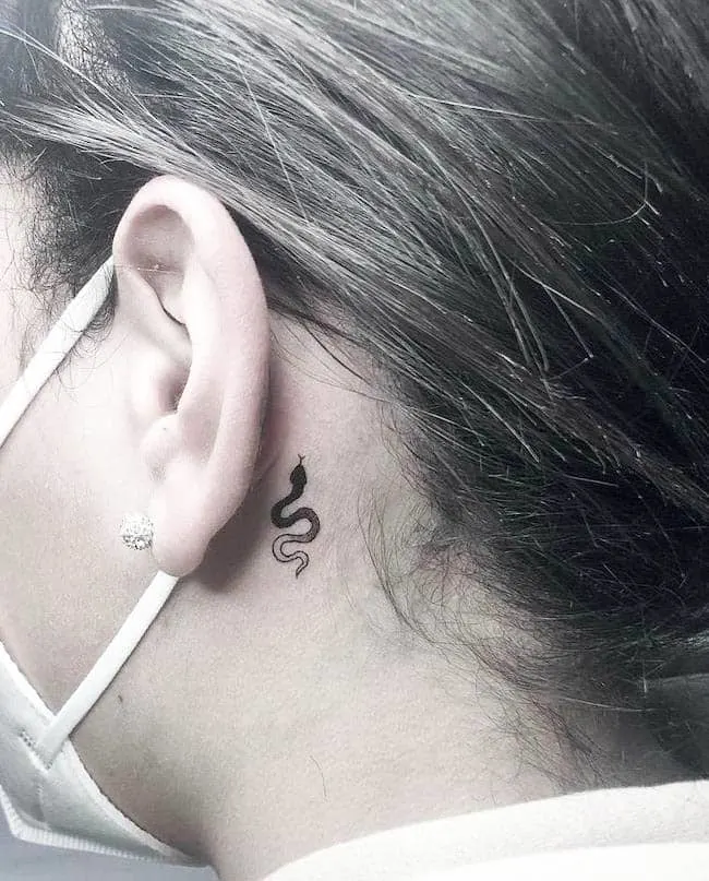 41 Cool Behind the Ear Tattoo Designs