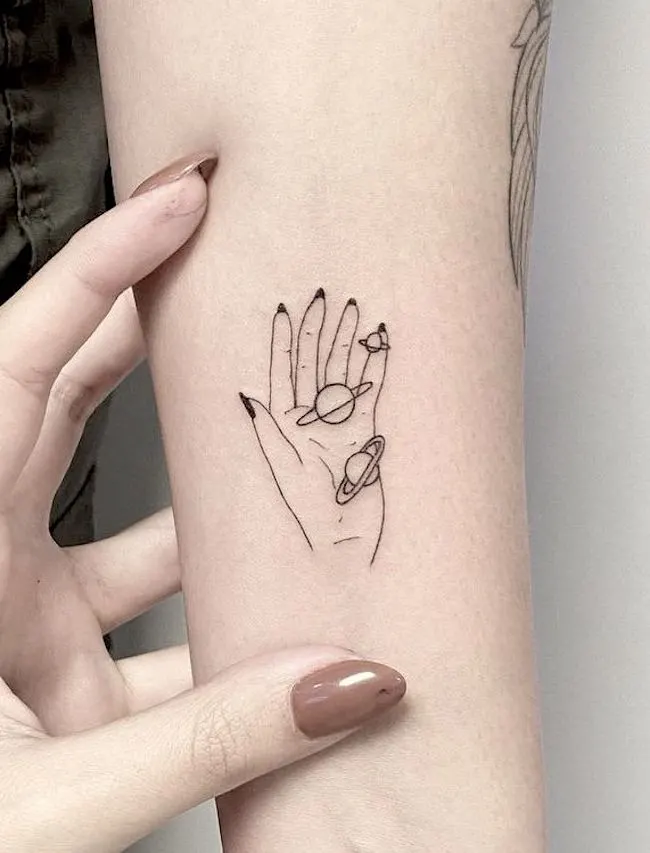 165 Amazing Finger Tattoos For Women and Men in 2023