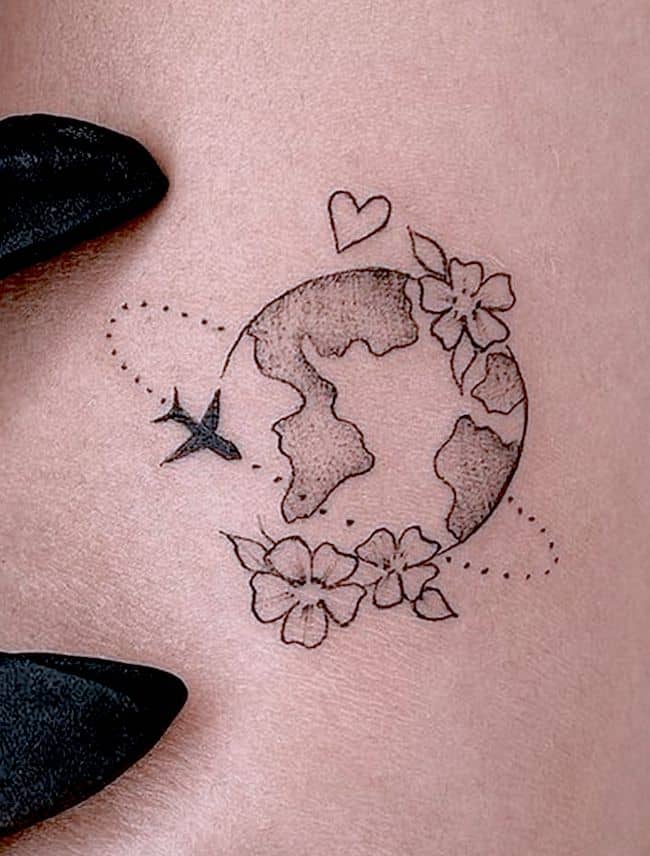 A flower globe tattoo by @mapzmapas