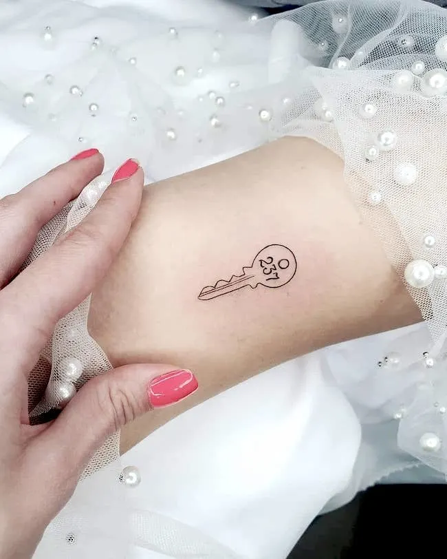 Key to the heart tattoo by @nikkibandit- small meaningful tattoos