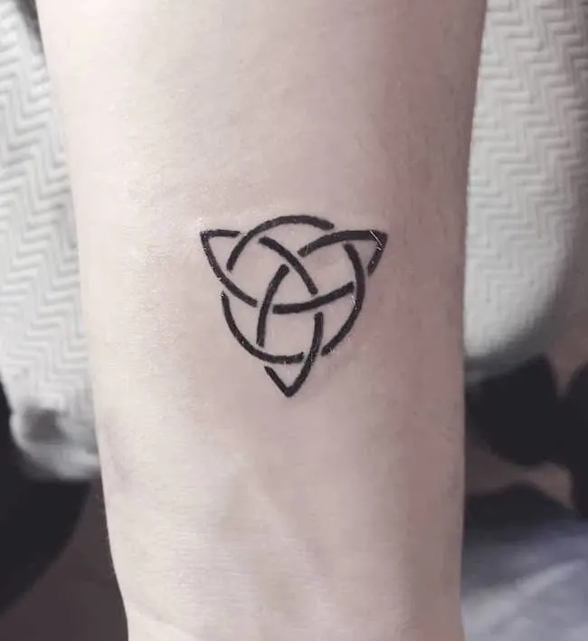 Trinity knot tattoo by @antonio.pinheiro.tattoo.design