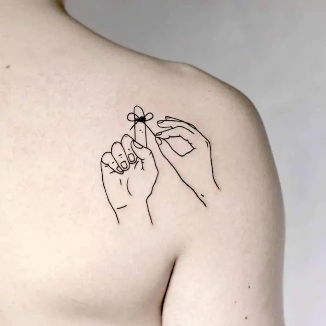 Tie the knot meaningful shoulder blade tattoo by @tu_szpila