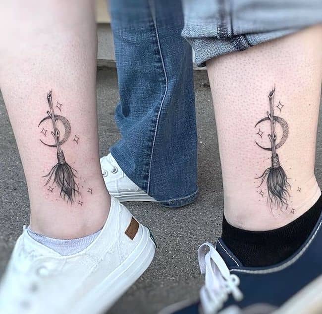 Hexenbräutigam-Tattoos für Zwillinge von @oliviarosetattoos
