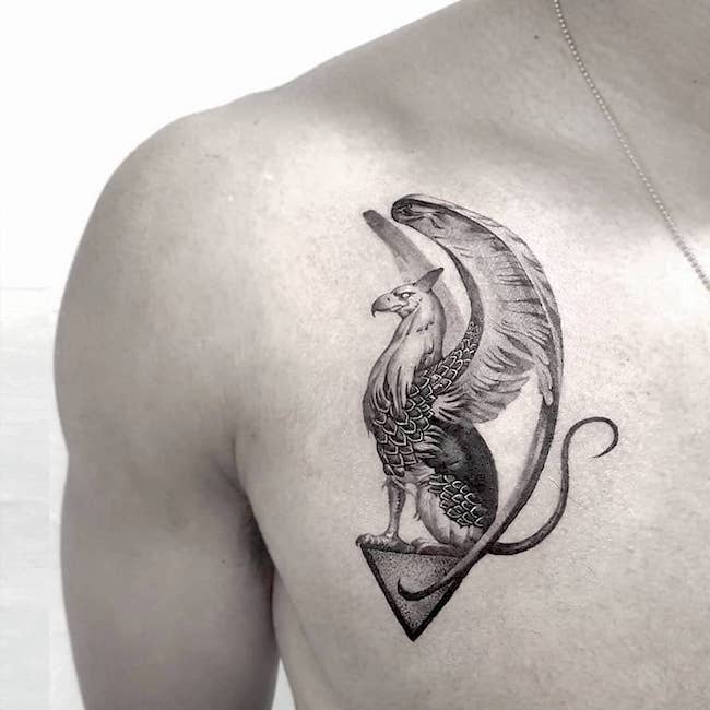 Griffin-Tattoo von @tattooist_hwi