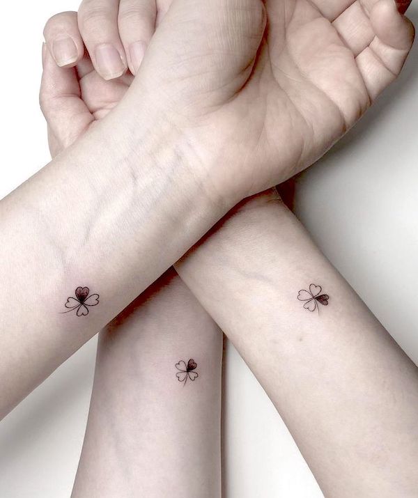 25 tiny, pretty wrist tattoos that'll inspire your next inking