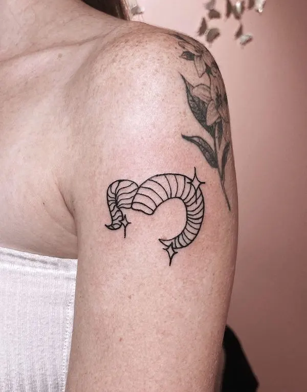 Small Aries horns on the shoulder by @pinkprincezzz