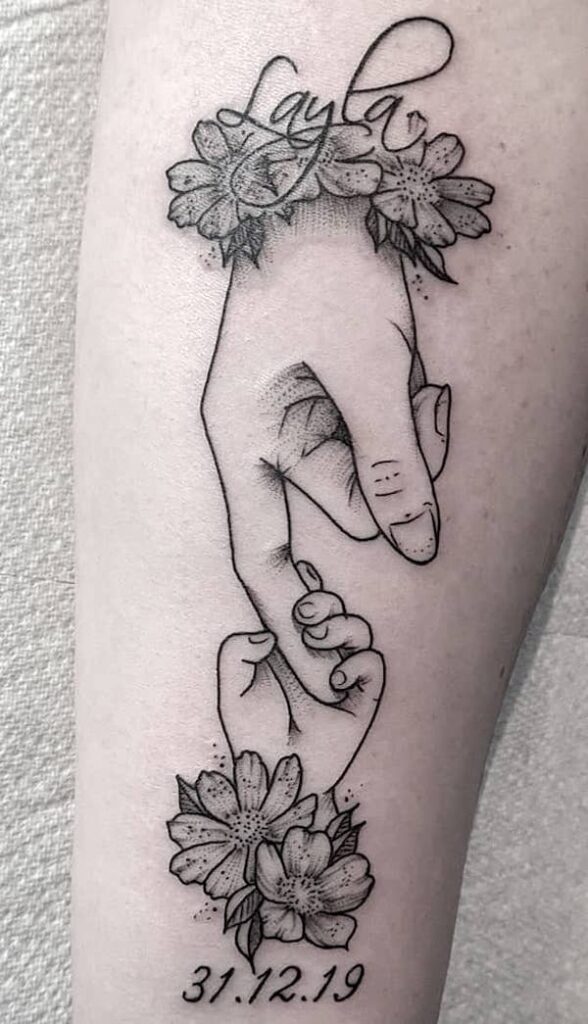 Hold my hand mother daughter tattoo by @mazdoll.tattooart