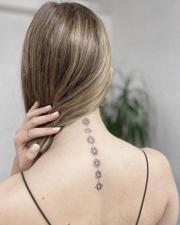 Seven chakras tattoos on the neck by @pelinnsimsek