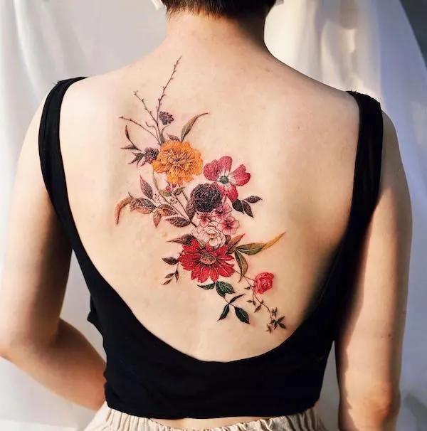 Full back flower tattoo by @vane.tattoo_