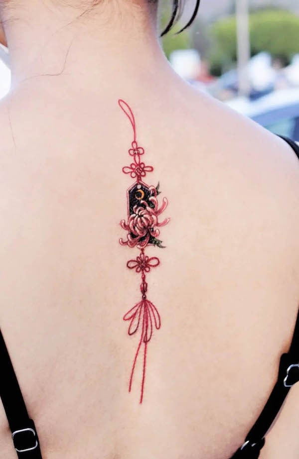Small oriental amulet tattoo on the back by @arese_tattoo