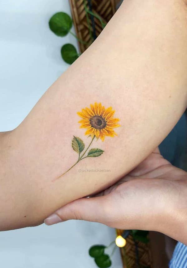 Small sunflower on the bicep by @jackemichaelsen.tattoo