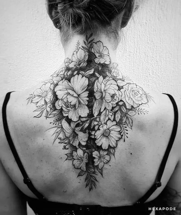 Upper back flower tattoo by @hexapode_tattoo
