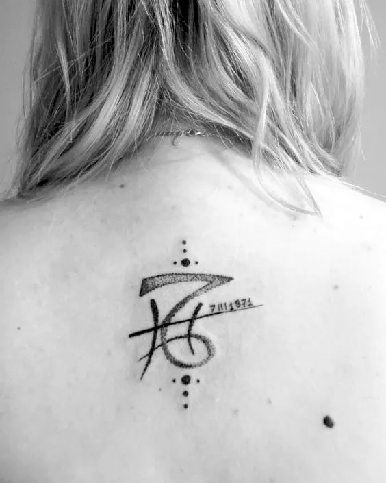 A back tattoo combining Pisces and Capricorn by @ezorcyna