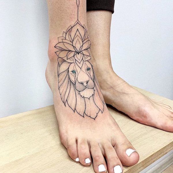 A geometric lion foot tattoo by @indigoforevertattoos