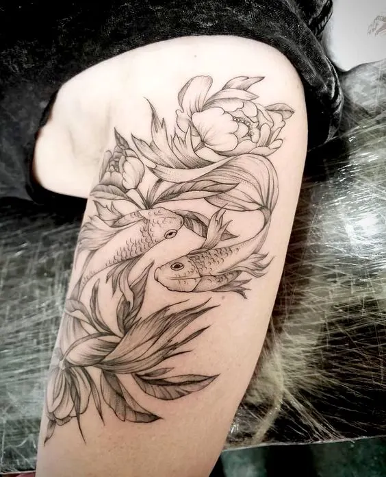 A sleeve tattoo that feel like flowing by @gabrygontijo