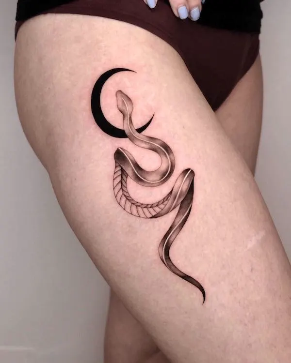 Metallic snake thigh tattoo by @law_ink