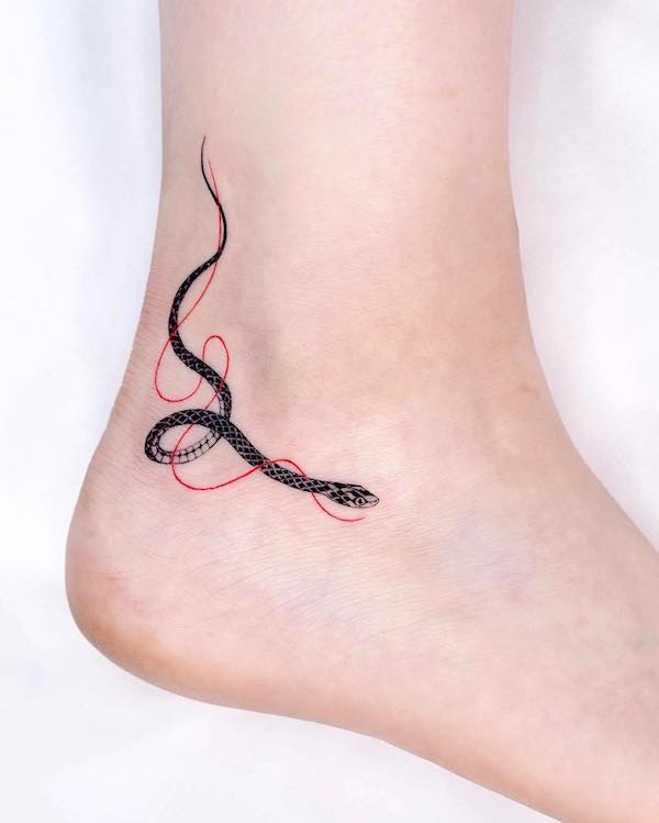 Small snake ankle tattoo by @bium_tattoo