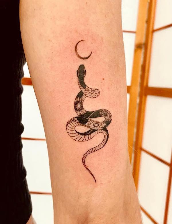 Details more than 79 minimal snake tattoo  thtantai2