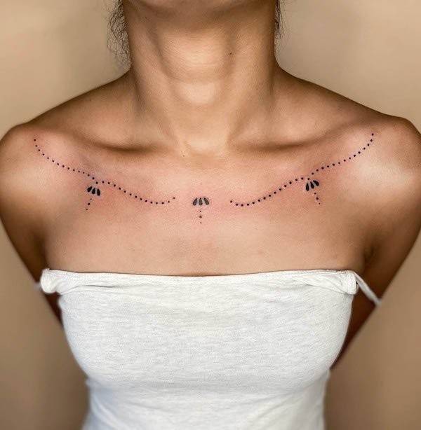 30 Cool Collarbone Tattoos