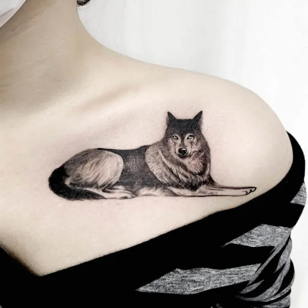 Wolf collarbone tattoo by @tattooist_hoji