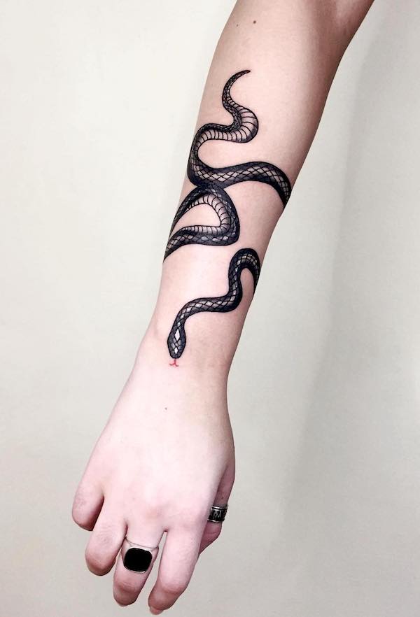 Wrap around the arm snake tattoo by @dee.tats_