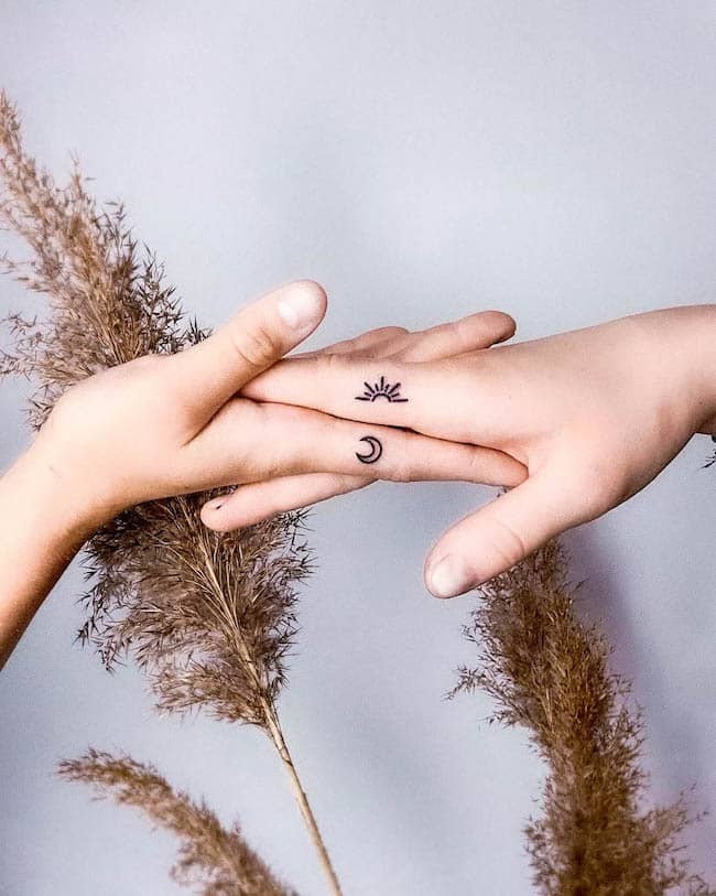 Sun and moon matching finger tattoos for best friends by @nika.tattoo.time