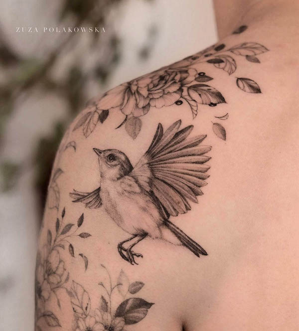 Stunning bird shoulder and arm tattoo by @zuzapolakowska