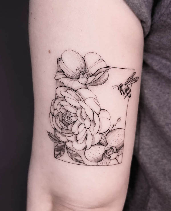 Flowers and bee frame tattoo by @lauvaan