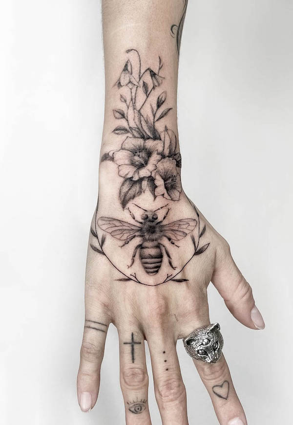 Intricate bee hand tattoo by @jairballinastattoo