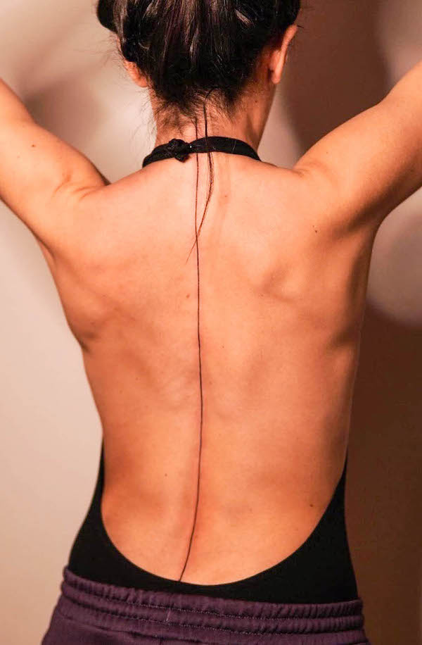 Single line spine tattoo by @tuzee_tattoo