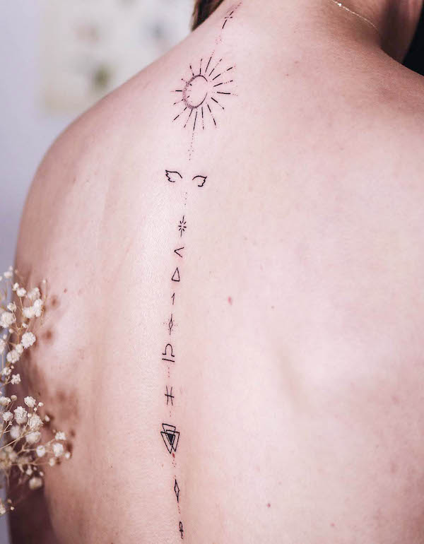 Small symbols on the spine by @miss_raven