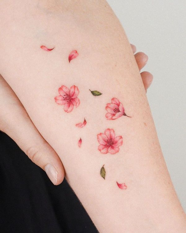 Тату Сакура: 61 красивая татуировка с цветами вишни для женщин и мужчин