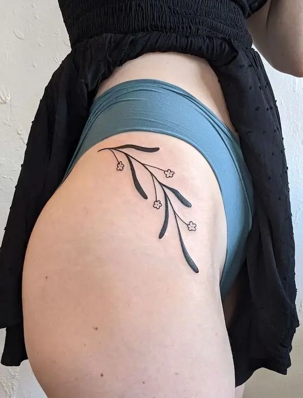 Minimalist leafy hip tattoo by @molebulle