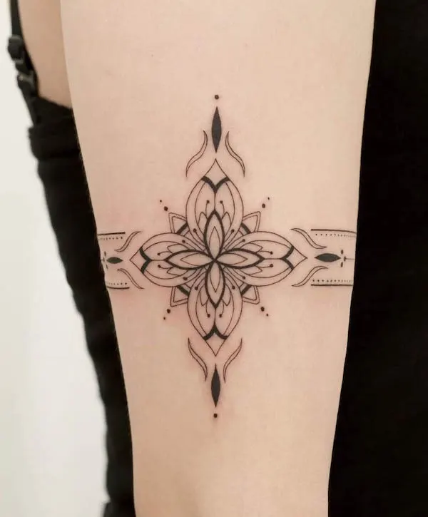 Stunning ornamental armband tattoo by @kokomo.tattoo