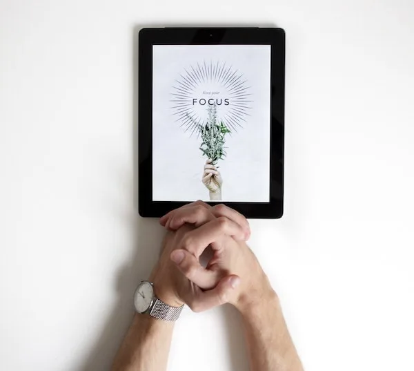 Stop forcing yourself to focus