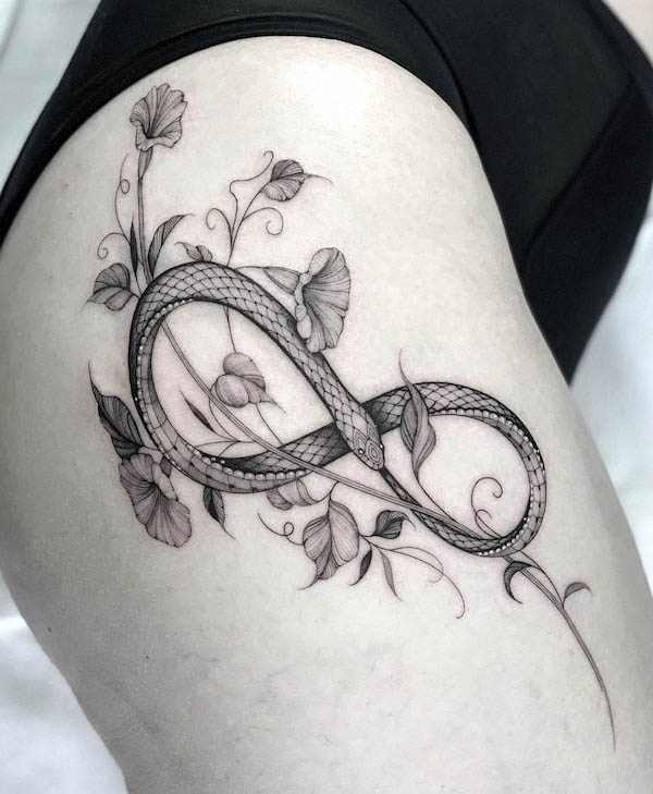 Floral ouroboros thigh tattoo by @brittnaami